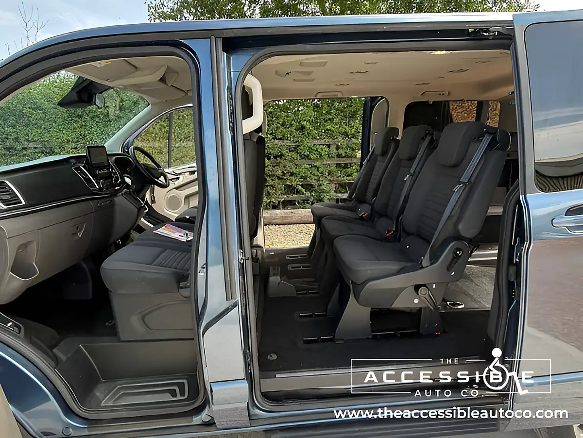 Used 2020 Ford Tourneo Custom Titanium Blue - Interior and Exterior details 9