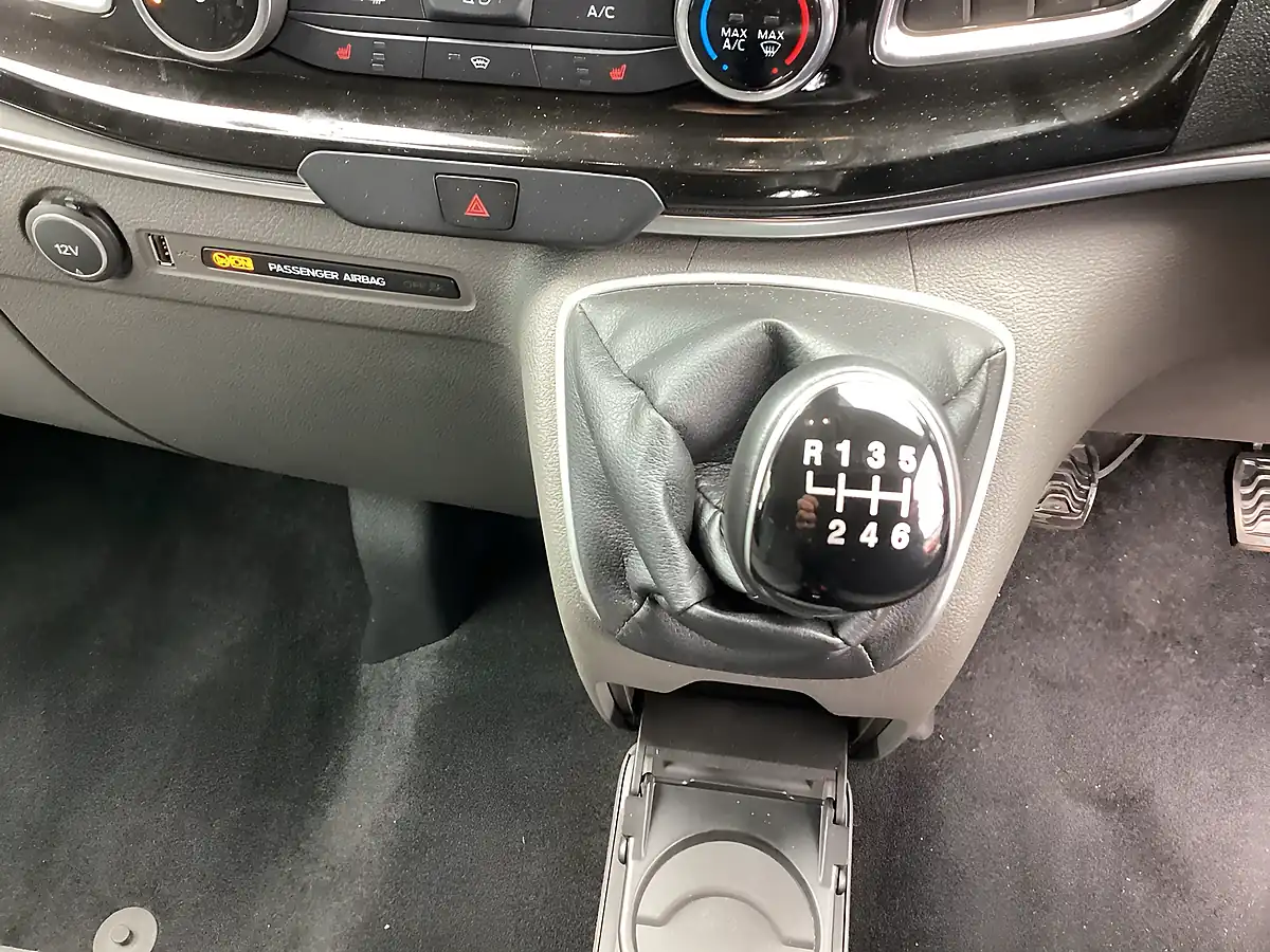 Used 2020 Ford Tourneo Custom Titanium Blue - Interior and Exterior details 12