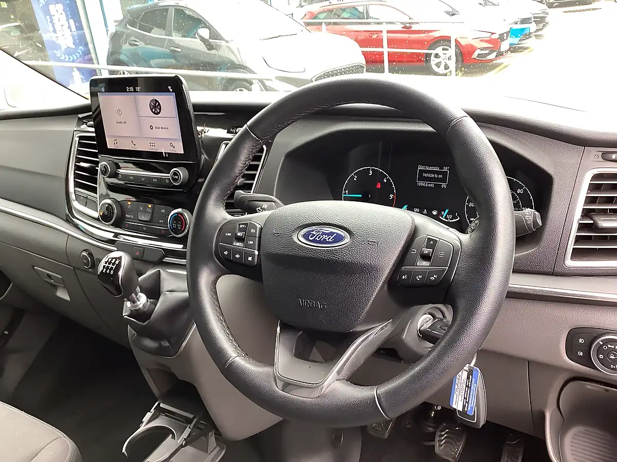 Used 2020 Ford Tourneo Custom Titanium Blue - Interior and Exterior details 13