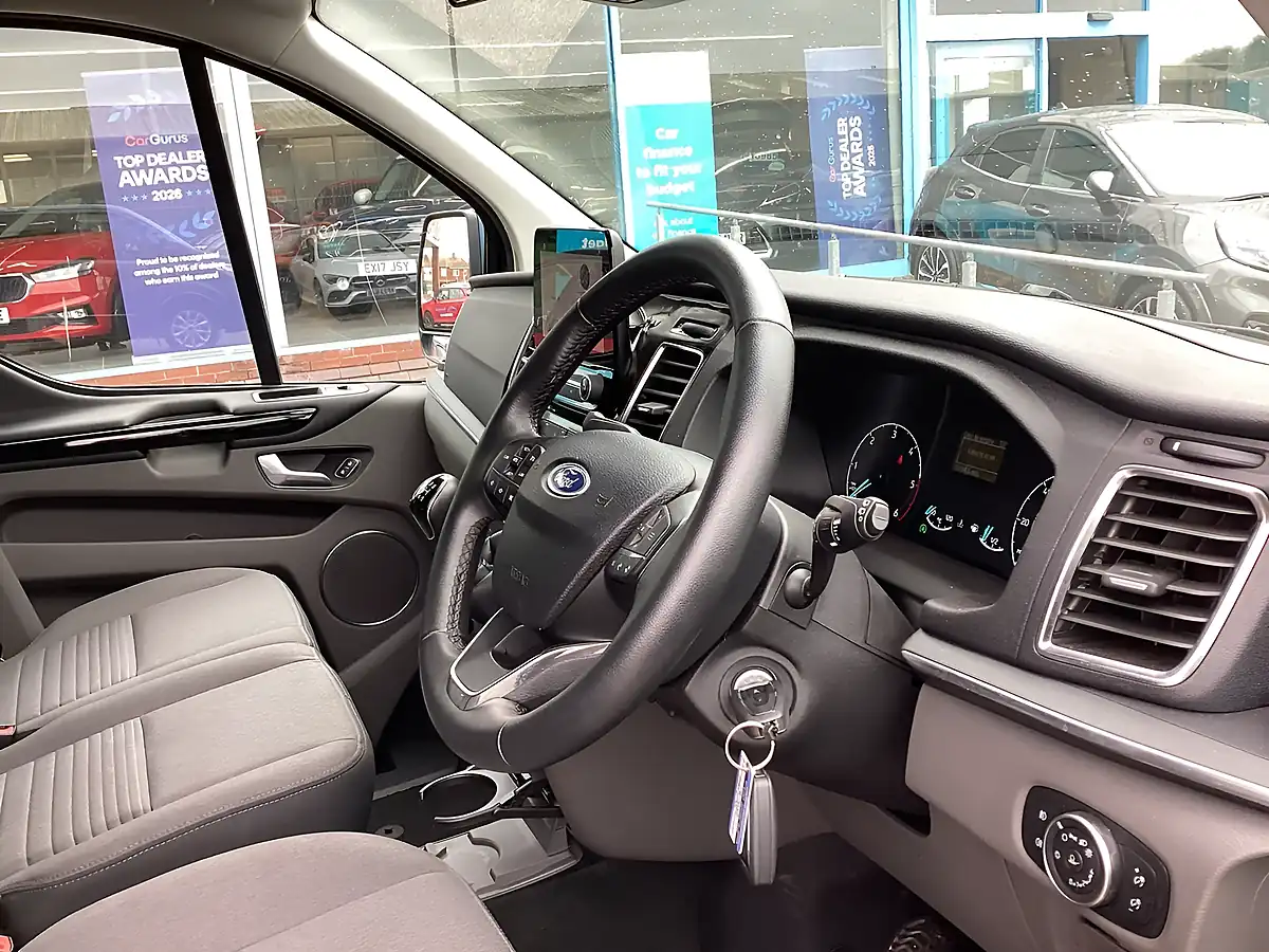 Used 2020 Ford Tourneo Custom Titanium Blue - Interior and Exterior details 6