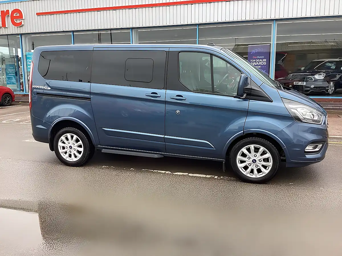Used 2020 Ford Tourneo Custom Titanium Blue - Interior and Exterior details 8