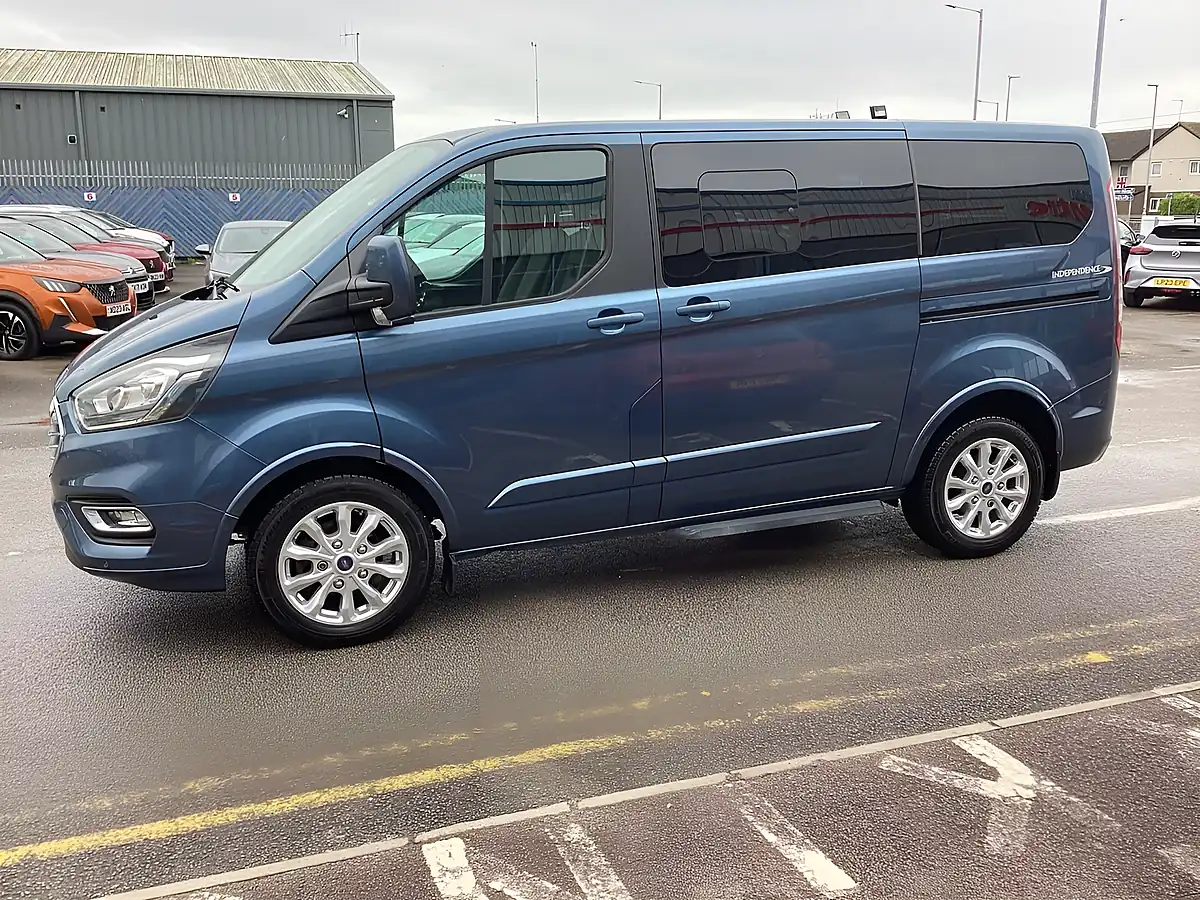 Used 2020 Ford Tourneo Custom Titanium Blue - Interior and Exterior details 9