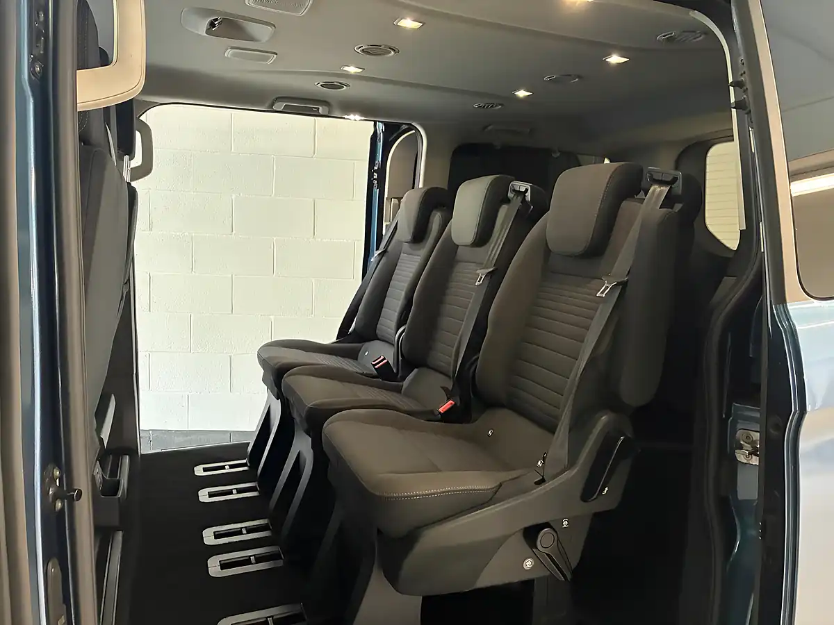 Used 2020 Ford Tourneo Custom Titanium Blue - Interior and Exterior details 13