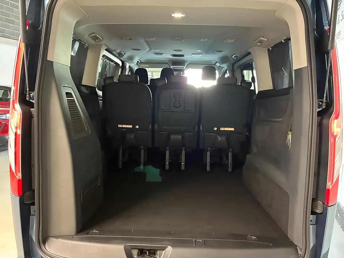 Used 2020 Ford Tourneo Custom Titanium Blue - Interior and Exterior details 14