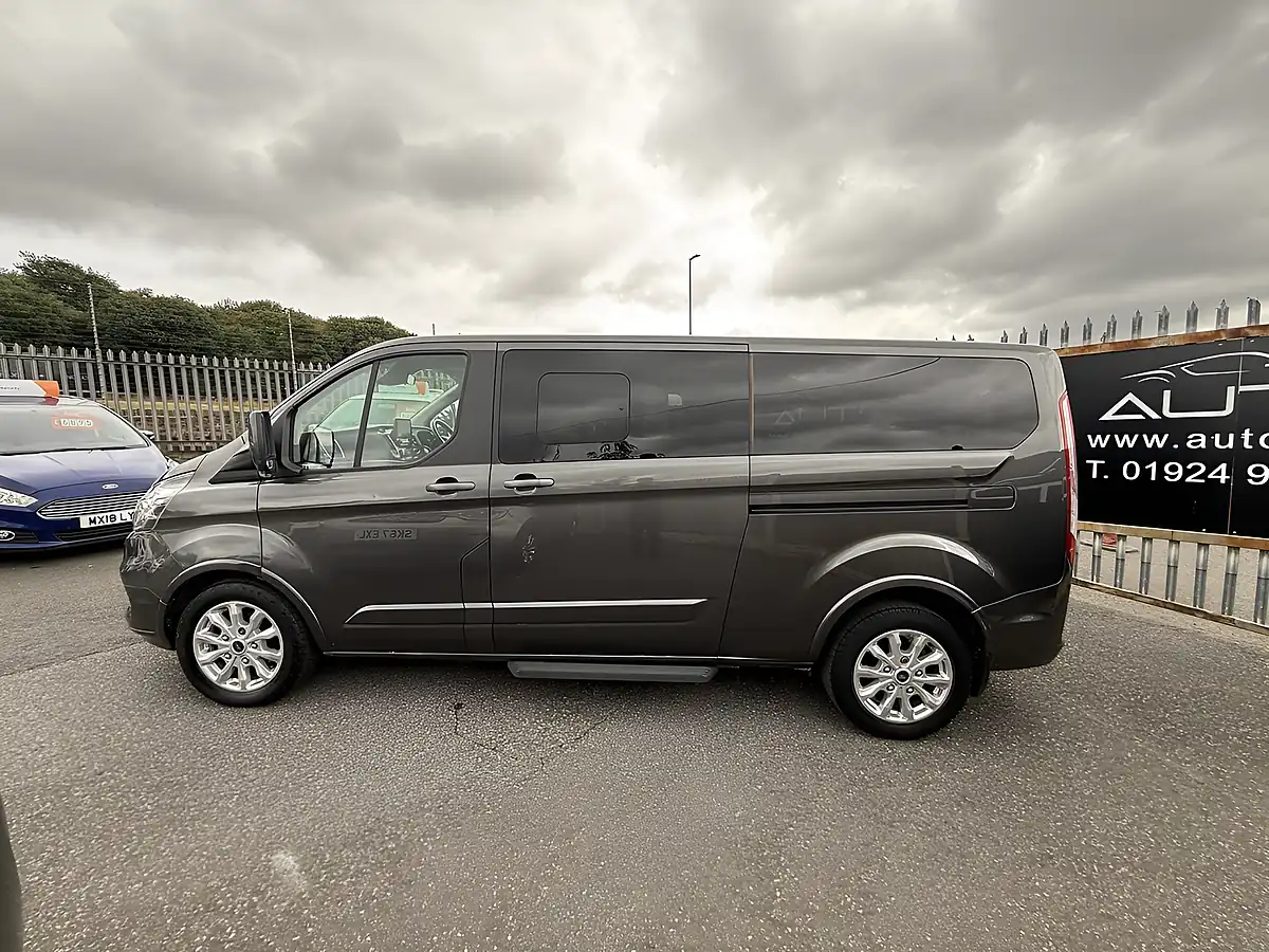Used 2020 Ford Tourneo Custom Titanium Grey - Interior and Exterior details 6