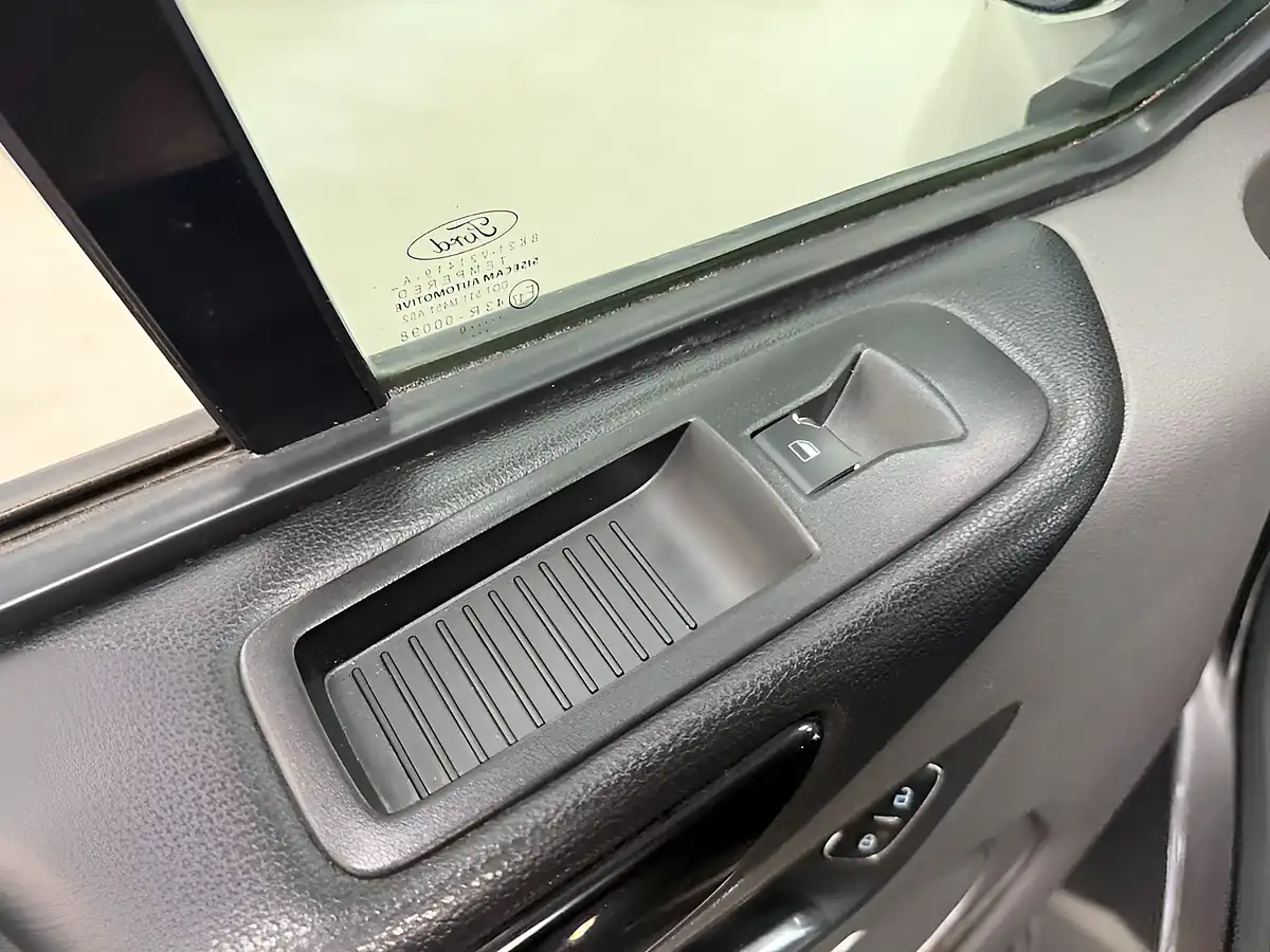 Used 2020 Ford Tourneo Custom Titanium Grey - Interior and Exterior details 16