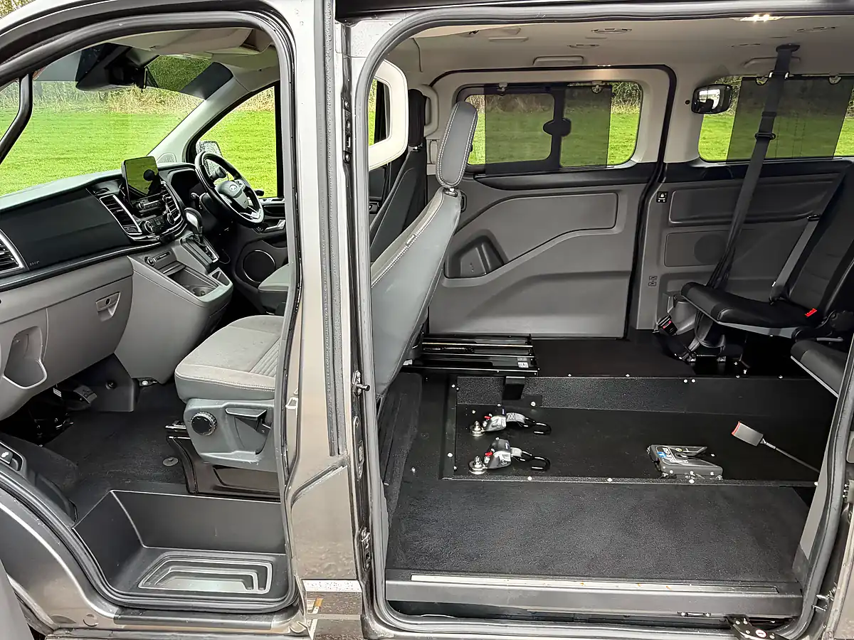 Used 2020 Ford Tourneo Custom Titanium Grey - Interior and Exterior details 11