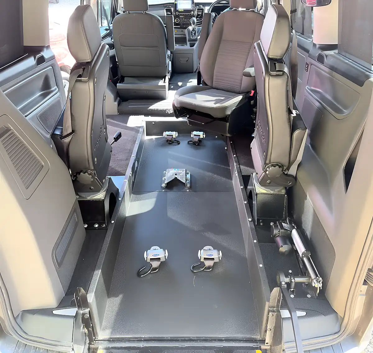 Used 2020 Ford Tourneo Custom Titanium Grey - Interior and Exterior details 7