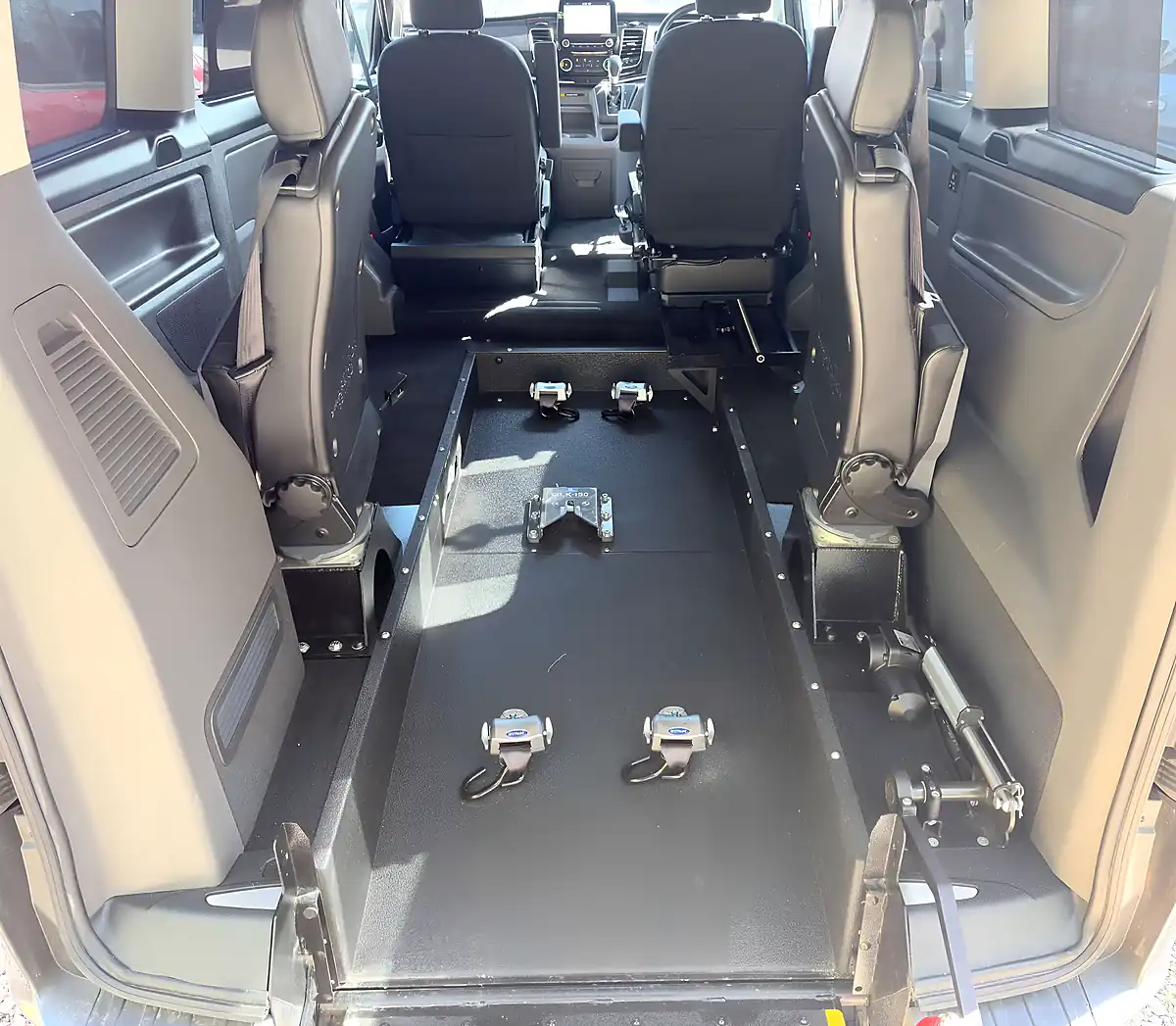 Used 2020 Ford Tourneo Custom Titanium Grey - Interior and Exterior details 8