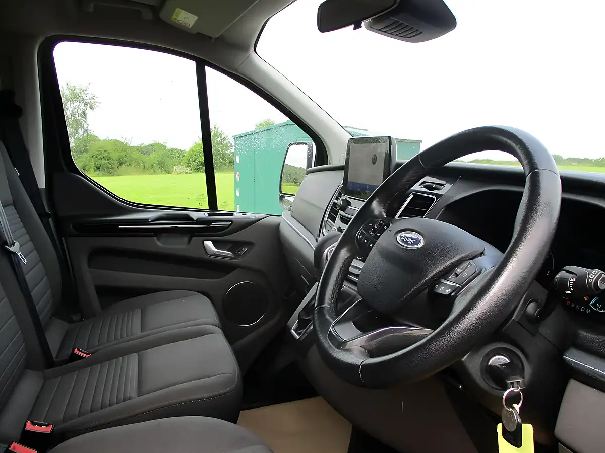 Used 2020 Ford Tourneo Custom Titanium Silver - Interior and Exterior details 17