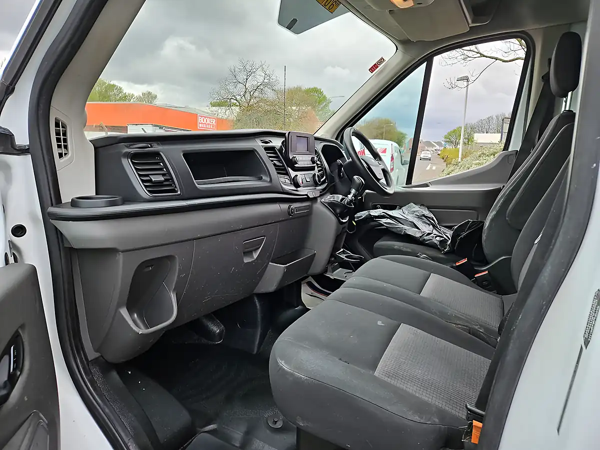 Used 2020 Ford Transit 350 Leader Lwb Luton White - Interior and Exterior details 9