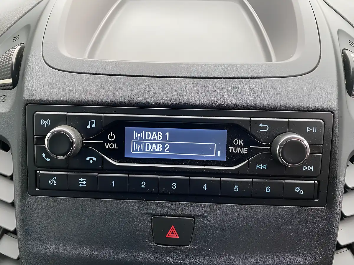 Used 2020 Ford Transit Connect 220 Swb Crew White - Interior and Exterior details 10