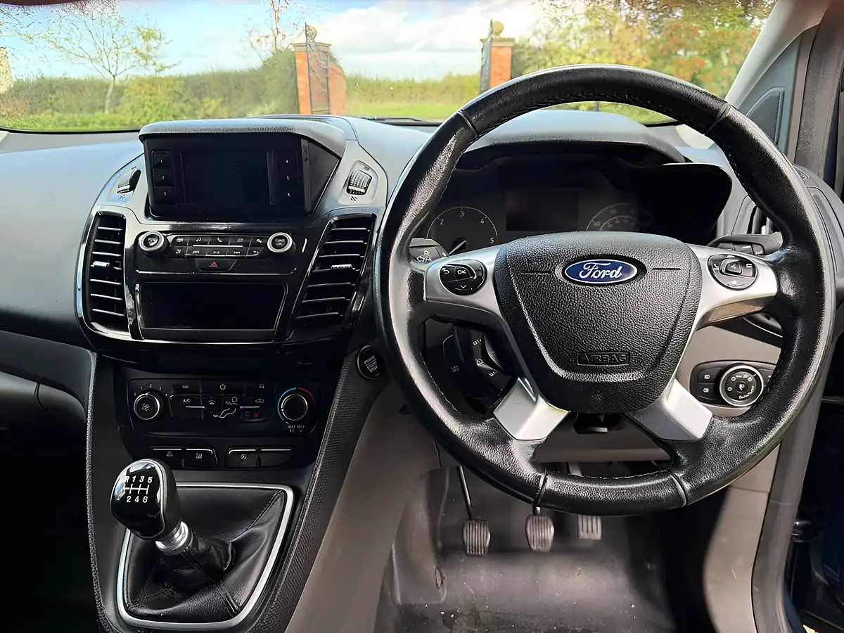 Used 2020 Ford Transit Connect Limited Blue - Interior and Exterior details 10