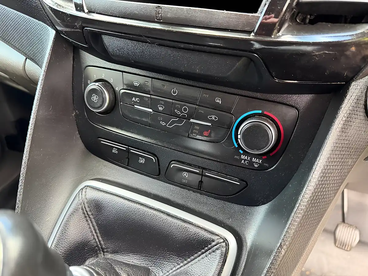 Used 2020 Ford Transit Connect Limited Blue - Interior and Exterior details 11