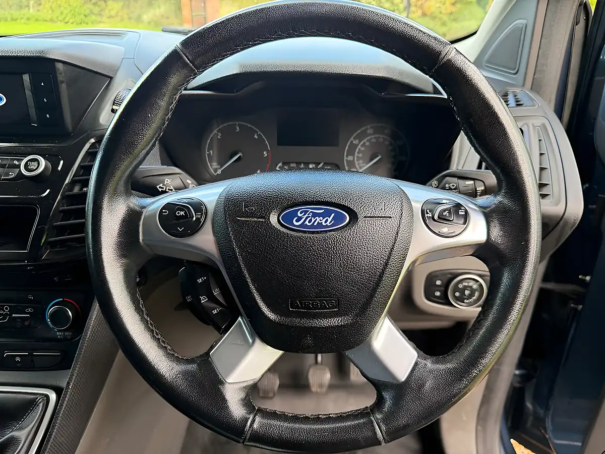 Used 2020 Ford Transit Connect Limited Blue - Interior and Exterior details 13