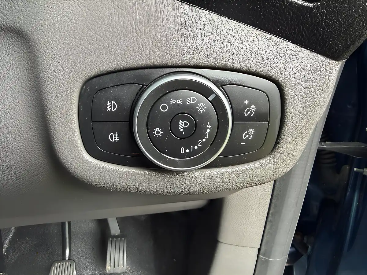 Used 2020 Ford Transit Connect Limited Blue - Interior and Exterior details 14