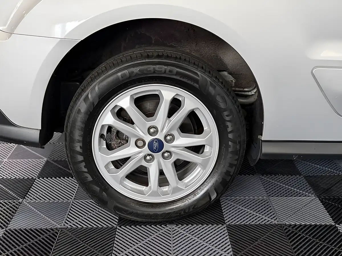 Used 2020 Ford Transit Connect Limited Silver - Interior and Exterior details 12