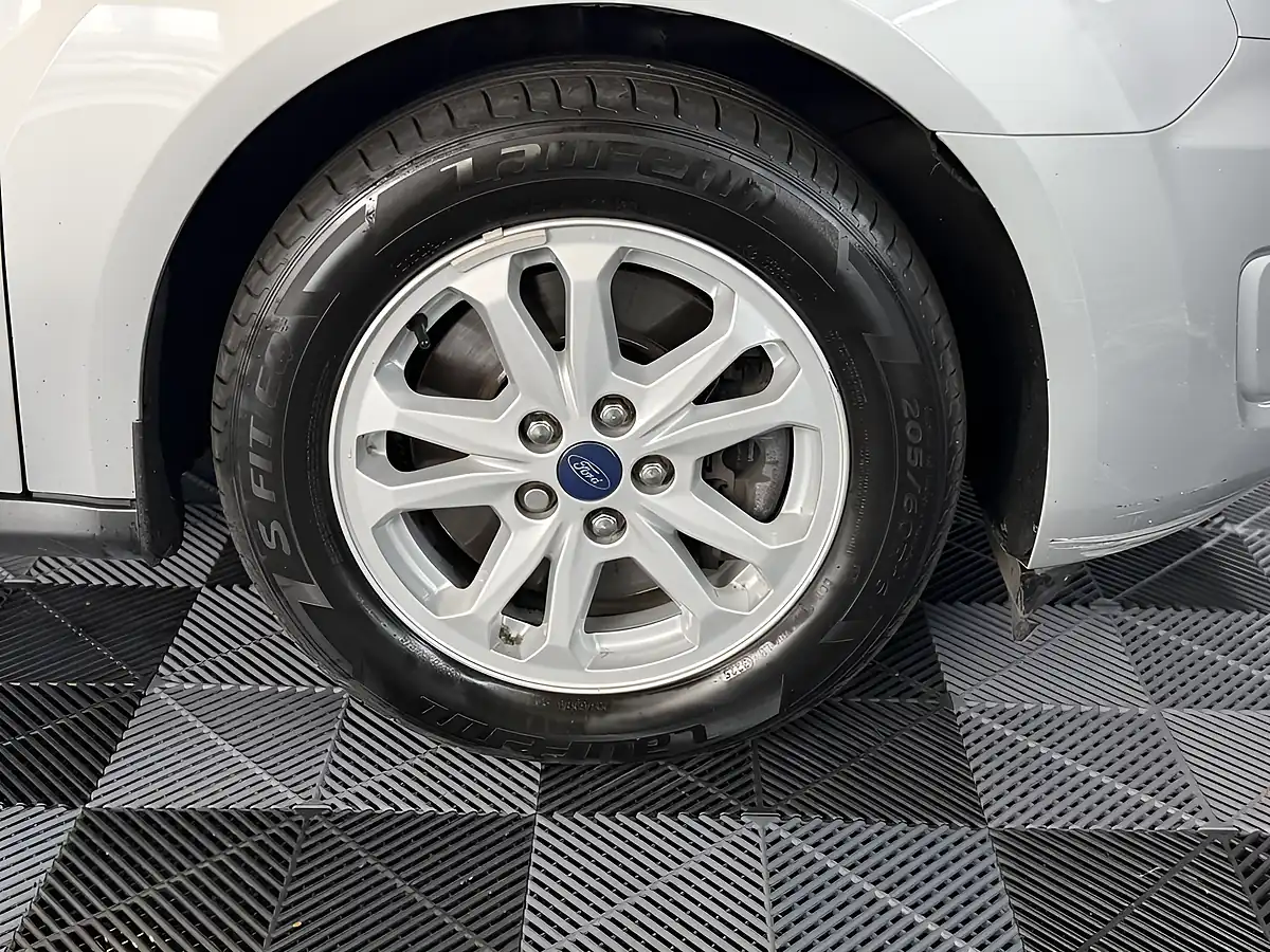 Used 2020 Ford Transit Connect Limited Silver - Interior and Exterior details 5