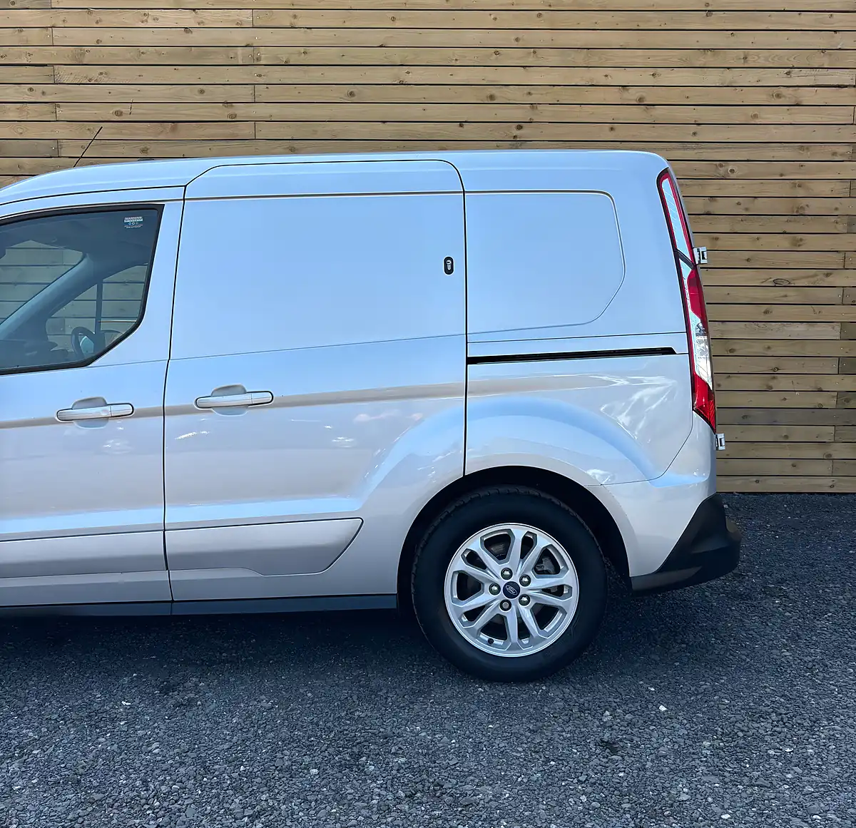 Used 2020 Ford Transit Connect Limited Silver - Interior and Exterior details 10