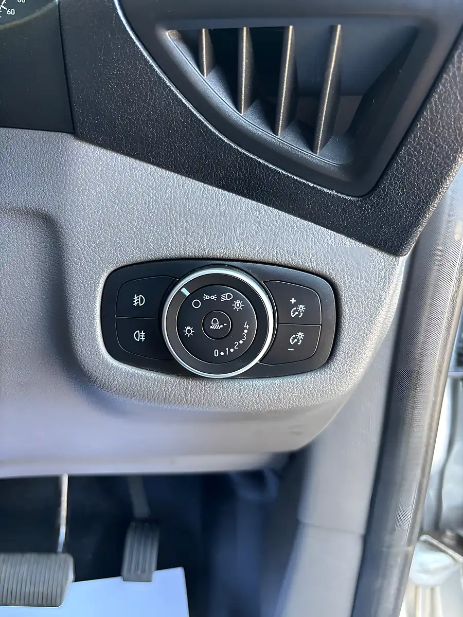 Used 2020 Ford Transit Connect Limited Silver - Interior and Exterior details 14