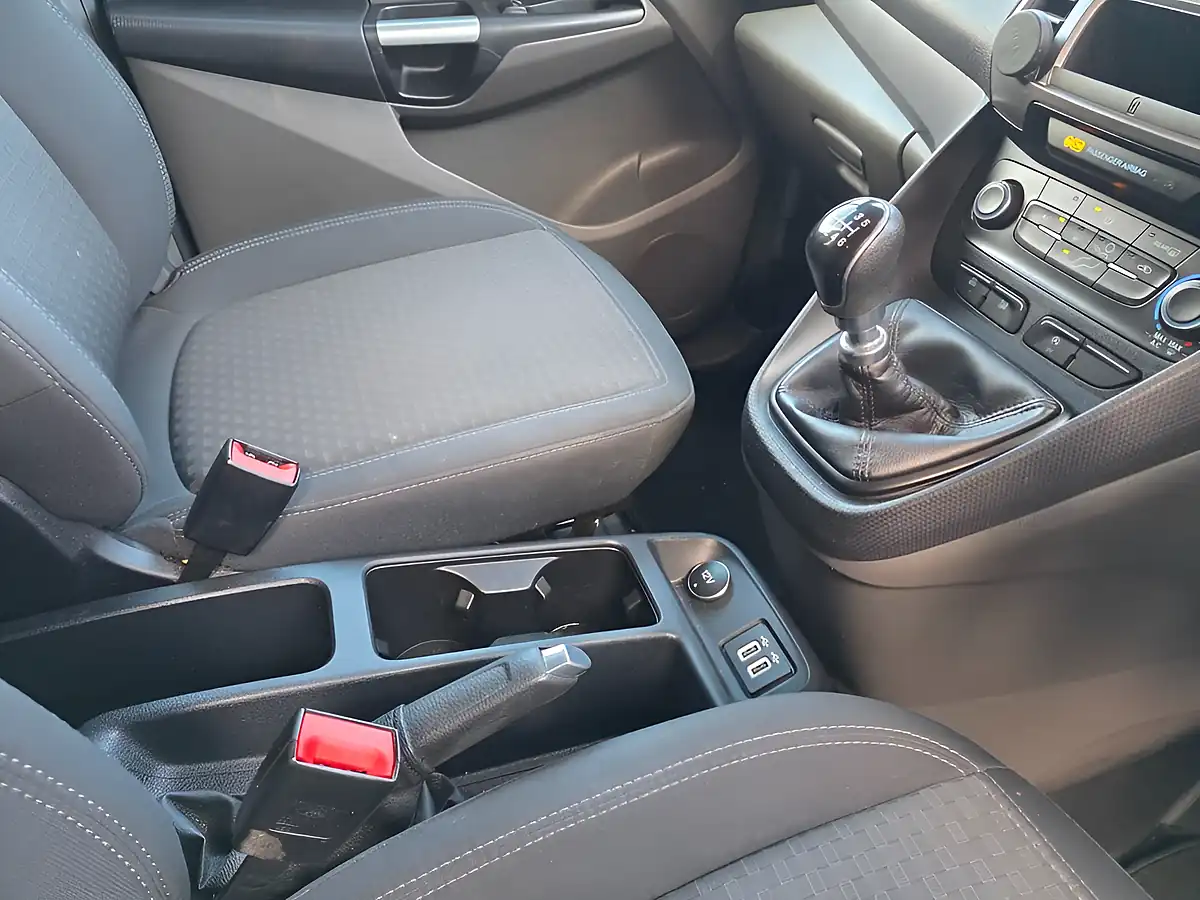 Used 2020 Ford Transit Connect Trend Black - Interior and Exterior details 14