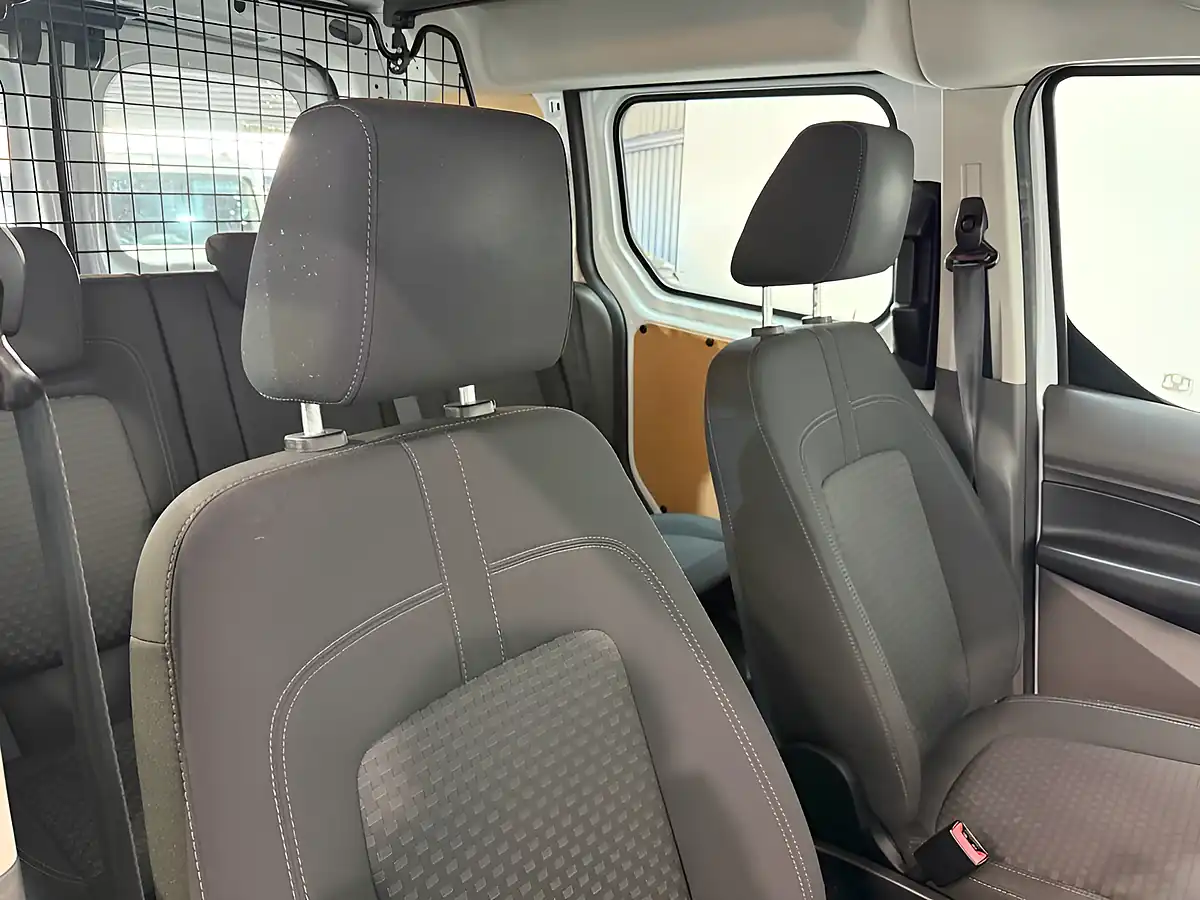 Used 2020 Ford Transit Connect Trend Crew Van Double Cab White - Interior and Exterior details 9