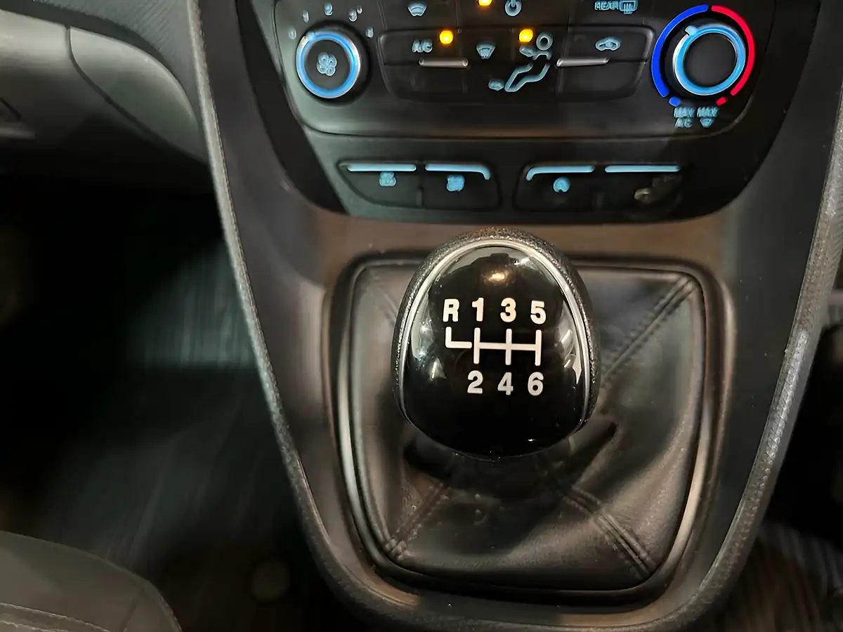 Used 2020 Ford Transit Connect Trend Crew Van Double Cab White - Interior and Exterior details 14