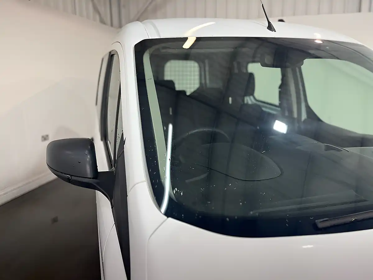 Used 2020 Ford Transit Connect Trend White - Interior and Exterior details 6