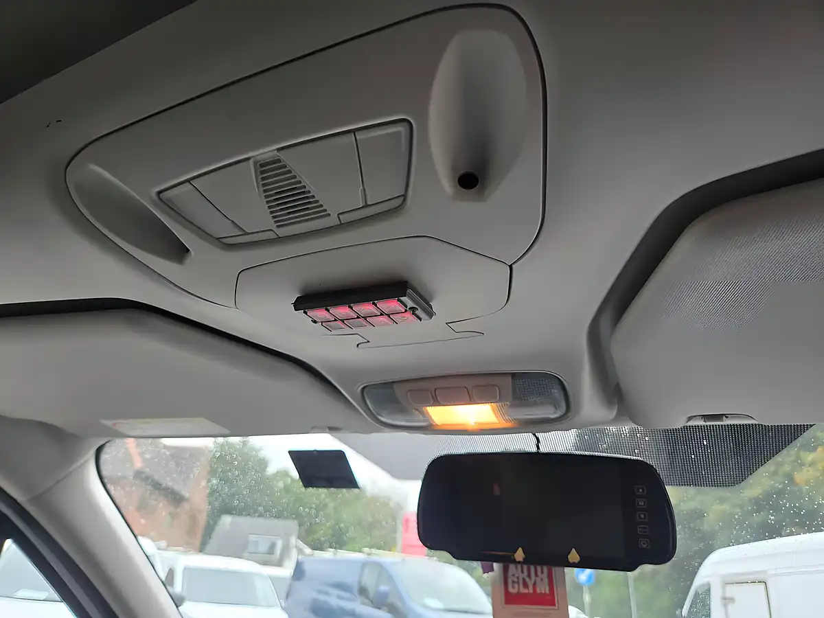 Used 2020 Ford Transit Connect Trend White - Interior and Exterior details 17