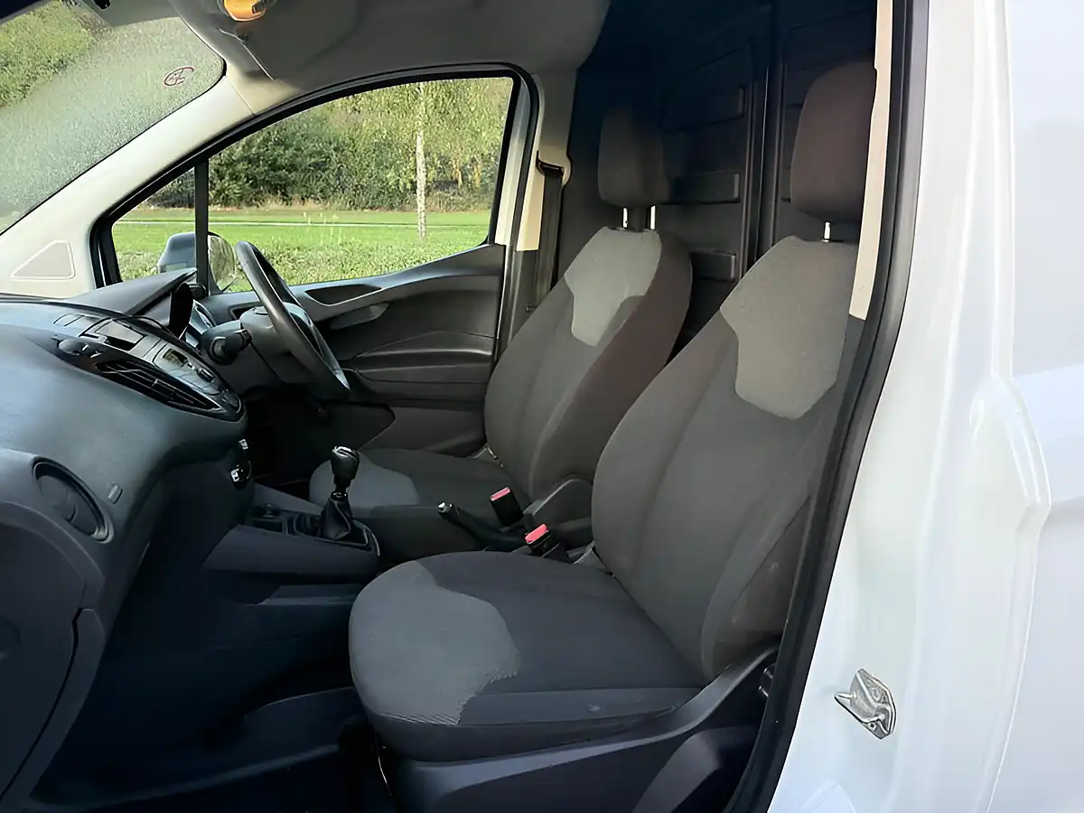 Used 2020 Ford Transit Courier L1 White - Interior and Exterior details 11