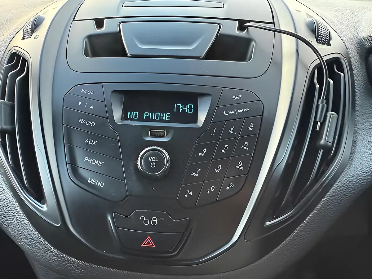 Used 2020 Ford Transit Courier L1 White - Interior and Exterior details 18