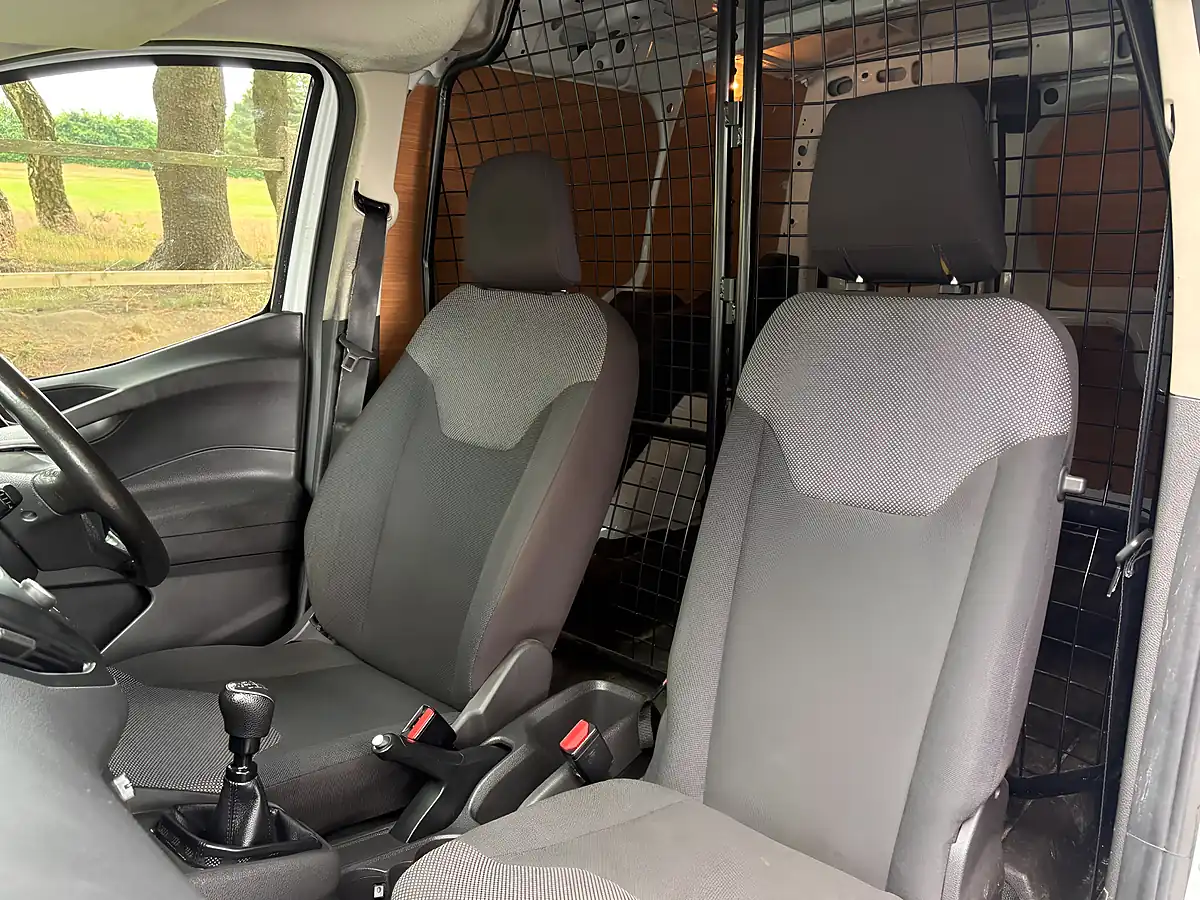 Used 2020 Ford Transit Courier Leader L1 White - Interior and Exterior details 16