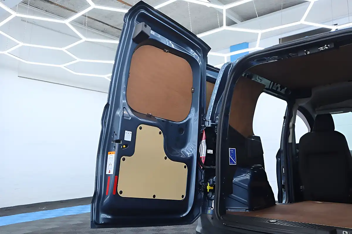 Used 2020 Ford Transit Courier Limited Blue - Interior and Exterior details 12
