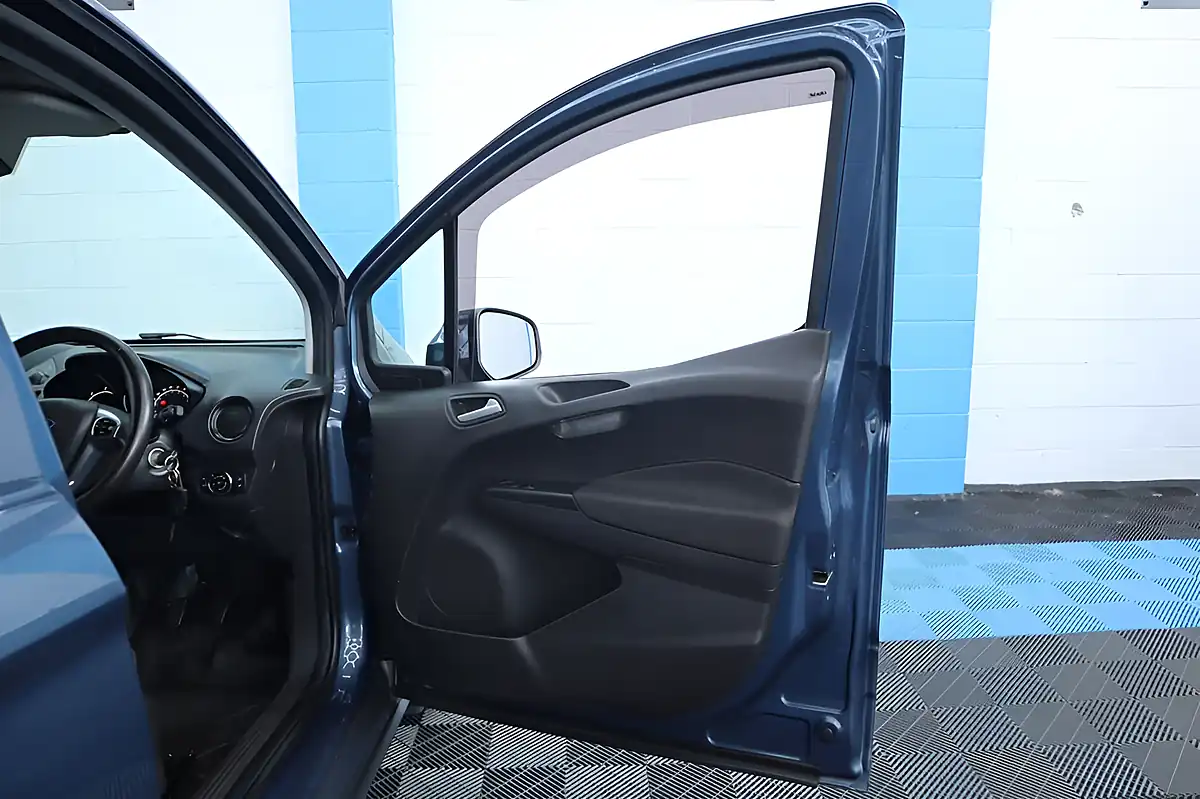 Used 2020 Ford Transit Courier Limited Blue - Interior and Exterior details 15