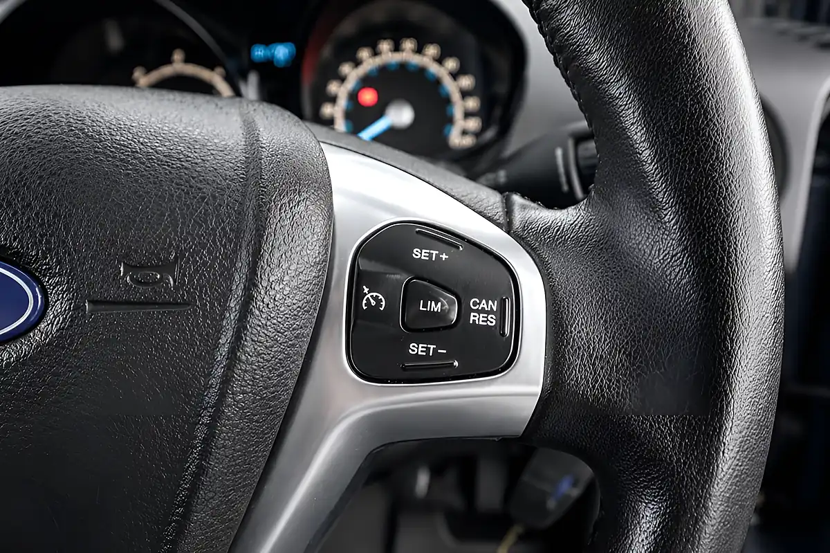Used 2020 Ford Transit Courier Limited Blue - Interior and Exterior details 6