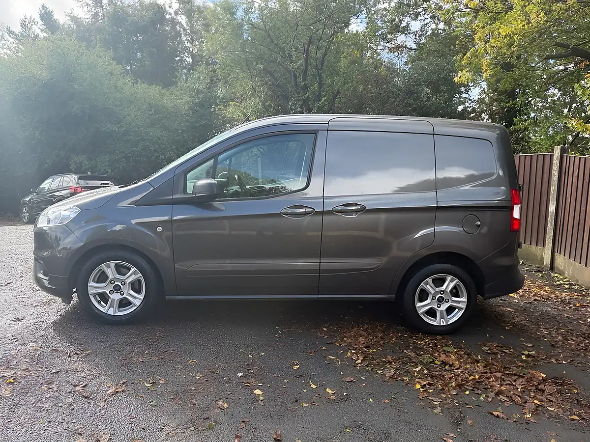 Used 2020 Ford Transit Courier Limited Grey - Interior and Exterior details 10