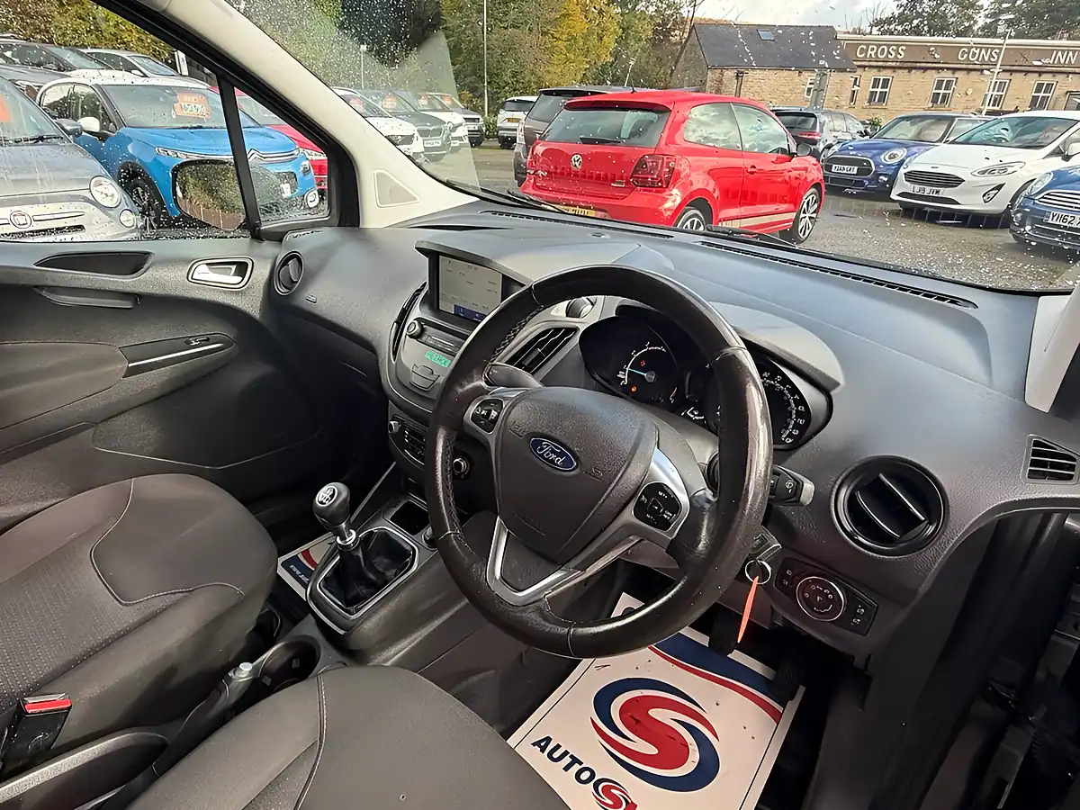 Used 2020 Ford Transit Courier Limited Grey - Interior and Exterior details 14