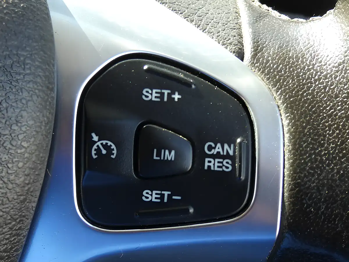 Used 2020 Ford Transit Courier Limited Silver - Interior and Exterior details 16