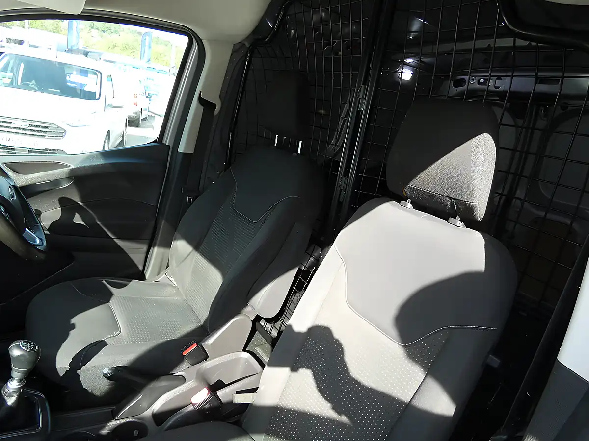 Used 2020 Ford Transit Courier Limited Silver - Interior and Exterior details 18