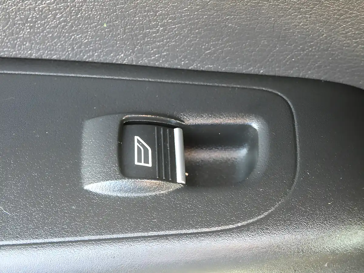 Used 2020 Ford Transit Courier Limited Silver - Interior and Exterior details 19