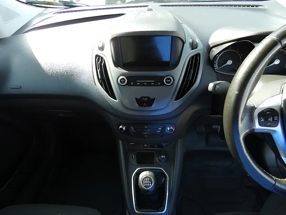 Used 2020 Ford Transit Courier Limited Silver - Interior and Exterior details 8