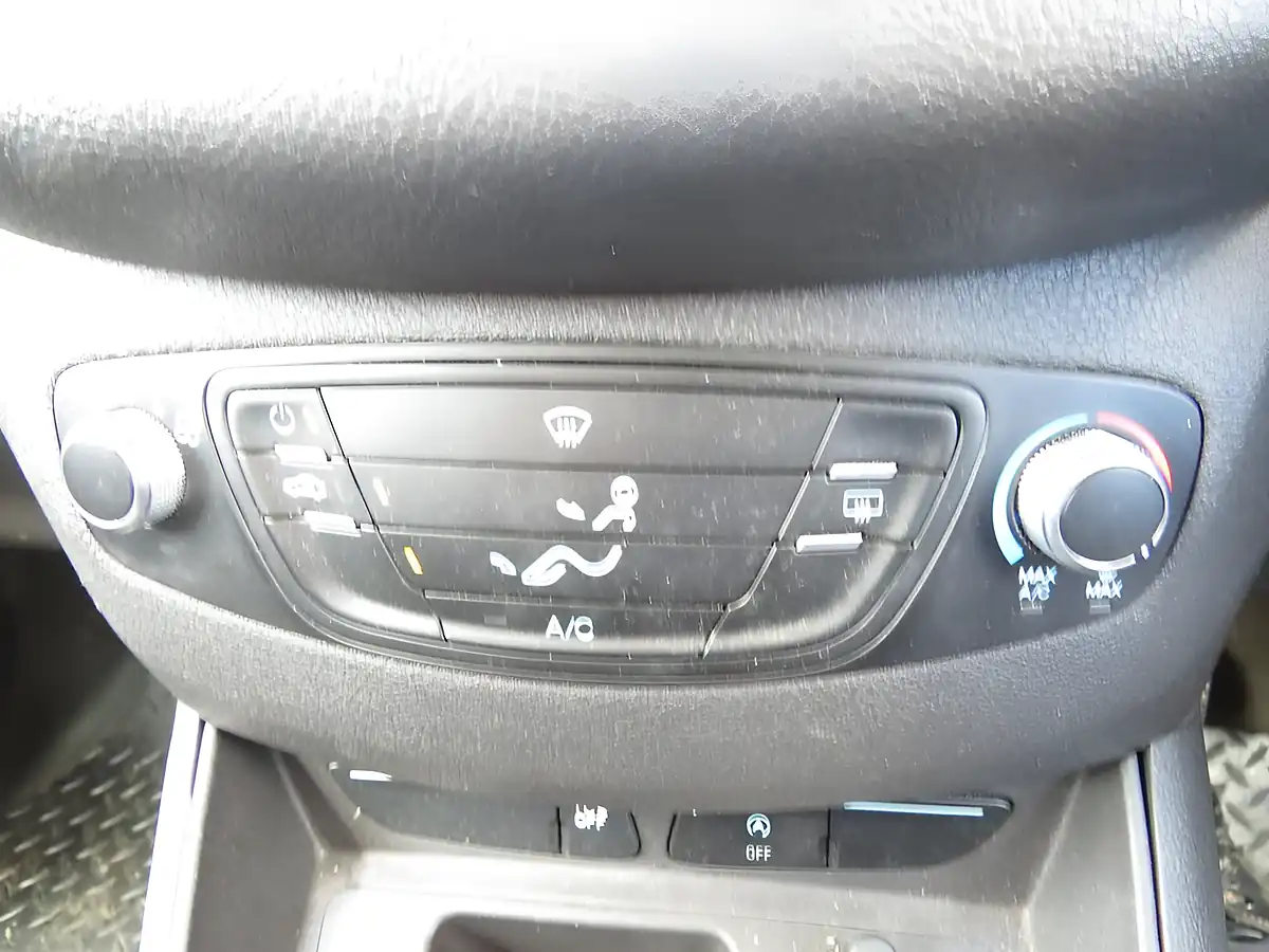 Used 2020 Ford Transit Courier Trend White - Interior and Exterior details 19