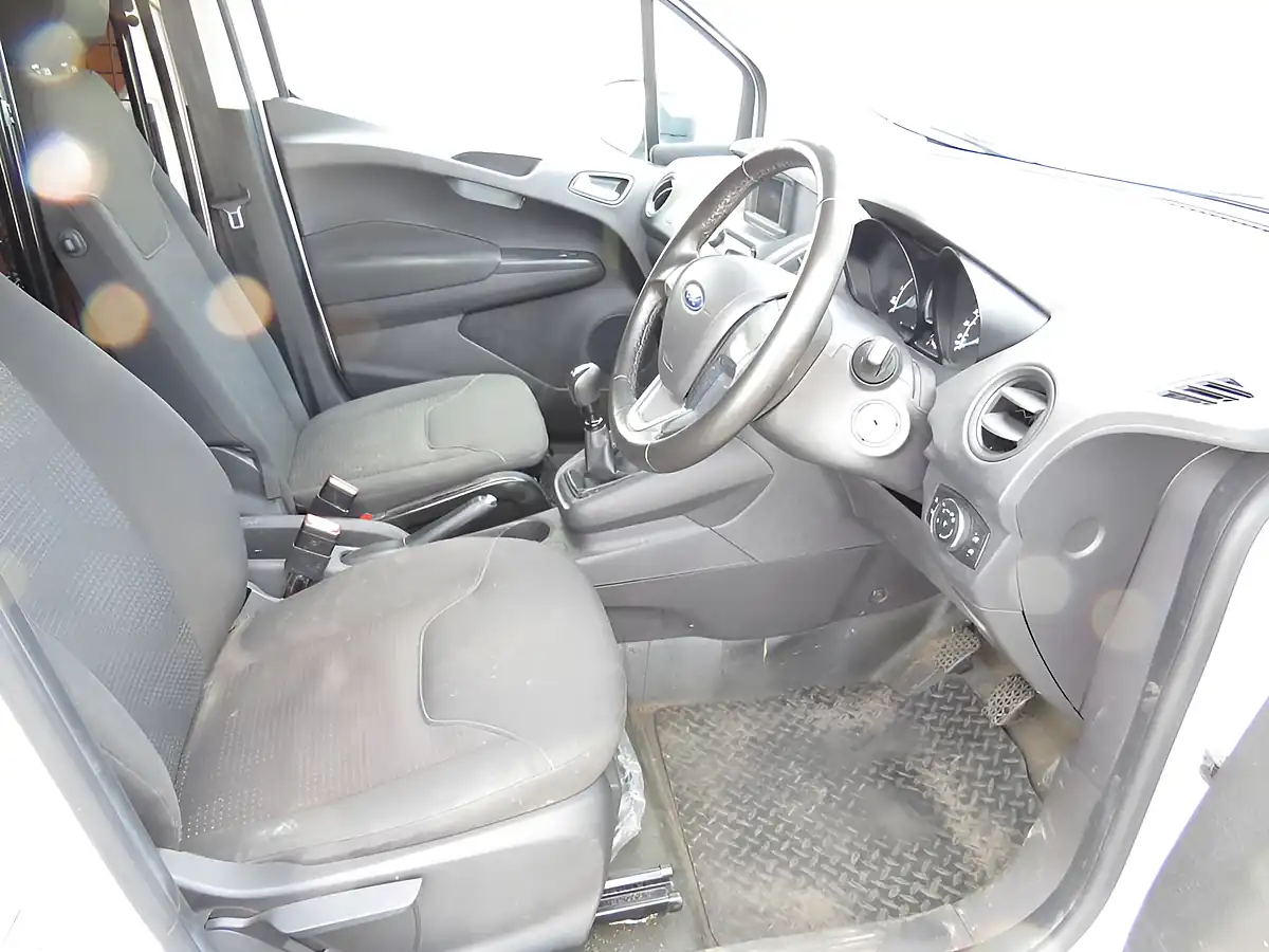 Used 2020 Ford Transit Courier Trend White - Interior and Exterior details 3