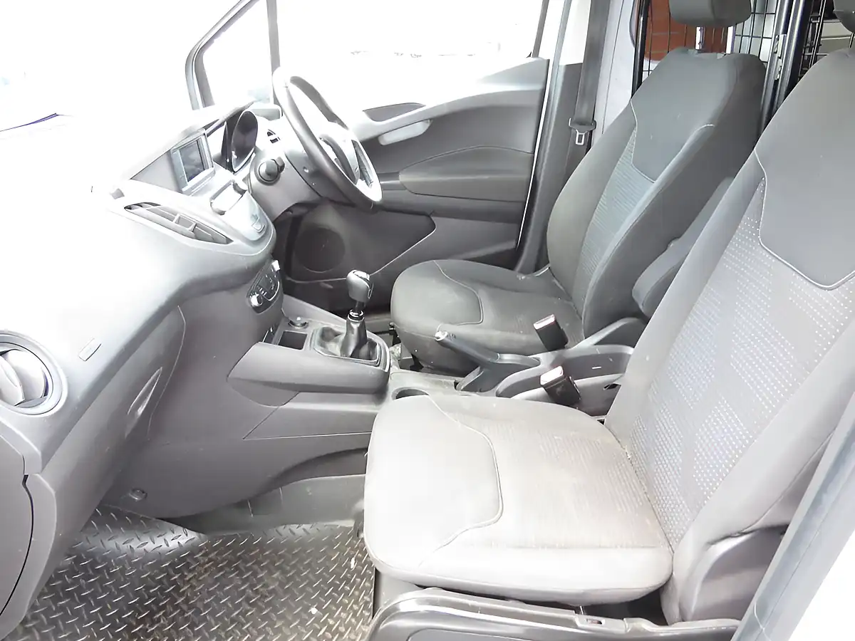 Used 2020 Ford Transit Courier Trend White - Interior and Exterior details 8