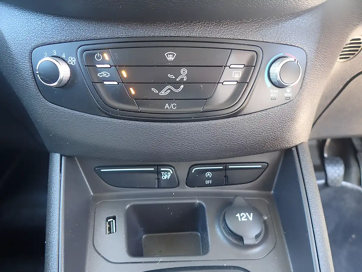 Used 2020 Ford Transit Courier Trend White - Interior and Exterior details 10