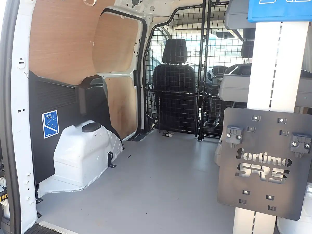 Used 2020 Ford Transit Courier Trend White - Interior and Exterior details 13