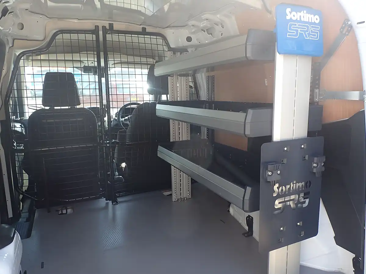 Used 2020 Ford Transit Courier Trend White - Interior and Exterior details 20