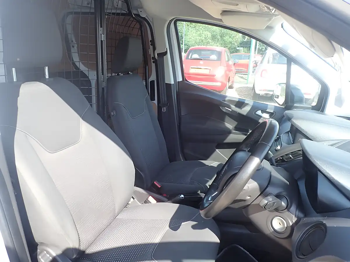Used 2020 Ford Transit Courier Trend White - Interior and Exterior details 6