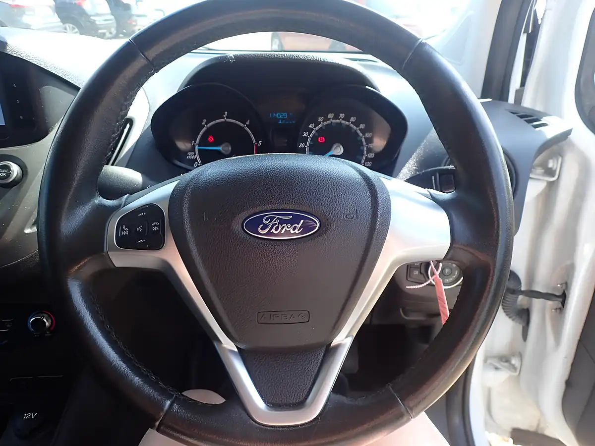 Used 2020 Ford Transit Courier Trend White - Interior and Exterior details 7