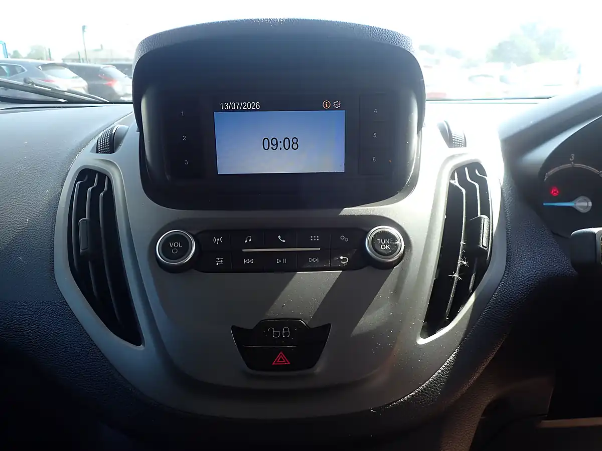 Used 2020 Ford Transit Courier Trend White - Interior and Exterior details 9